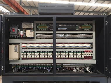 采用進口和國內一線品牌的電器元件